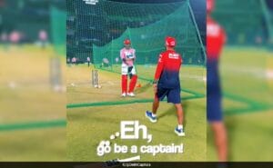 Dinesh Karthik Gives Axar Patel a Friendly Reprimand During Nets Session