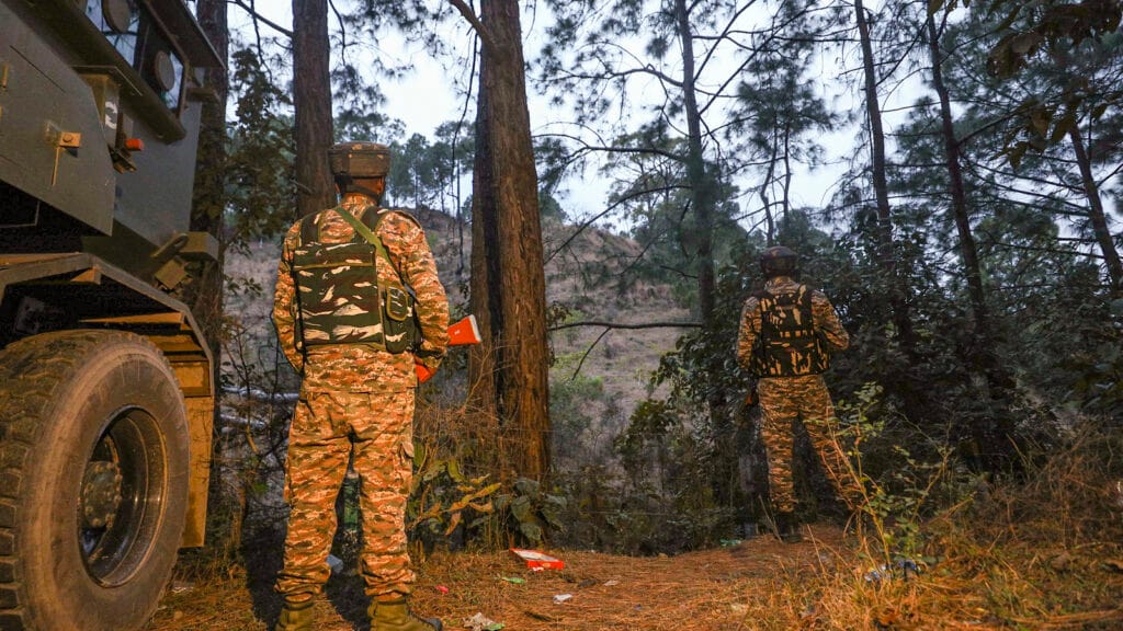 India and Pakistan Trade Fire Across the LoC Amid Rising Tensions