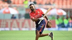 Skipper Axar Patel Gets a Friendly Greeting From Dinesh Karthik