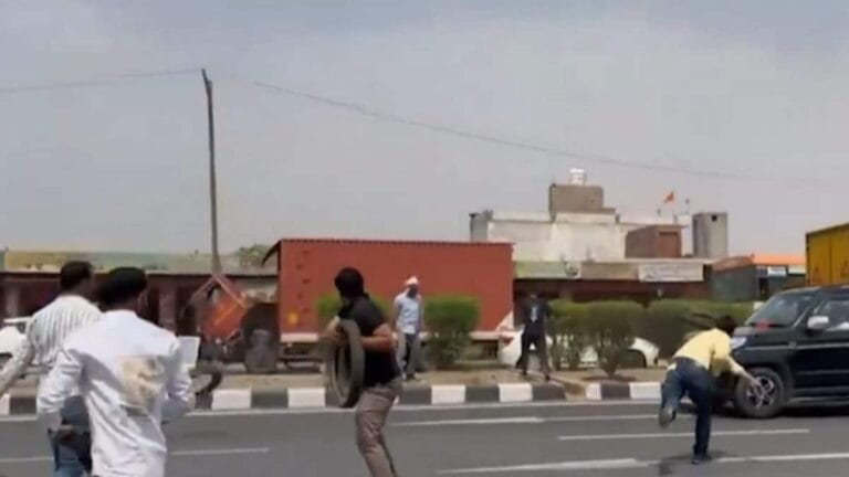 UP MP's Convoy Attacked with Tyres, Akhilesh Yadav Slams Yogi Adityanath Government