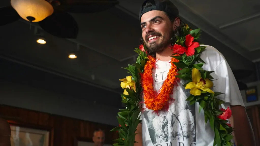 Adventure Awaits: Man Sails to Hawaii with Cat, Becomes Internet Sensation