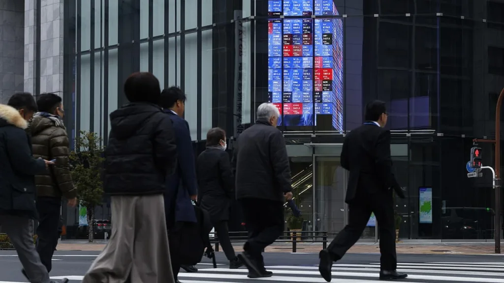 Asian Stocks Dip Amidst China Economic Uncertainty and US Trade Tensions