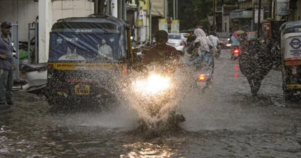 Heavy Rains Cause Flooding in Maharashtra; NDRF Rescues 6
