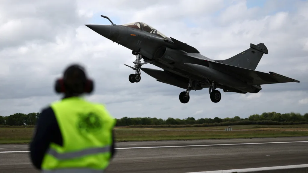 Indian-Pakistan Conflict Impacts Stock Markets: Dassault Aviation Falls, Chengdu Aircraft Corporation Rises