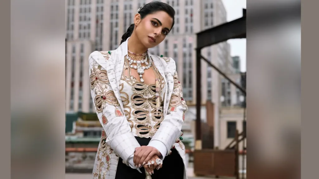 Isha Ambani ने Met Gala 2025 में Anamika Khanna के ब्लैक डैन्डी इंसपायर्ड लुक में सबको दीवाना कर दिया!
