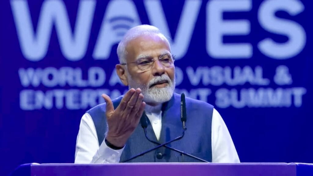 PM मोदी ने किया WAVES 2025 का उद्घाटन, कहा - OTT में भारत के लिए अनंत संभावनाएं!