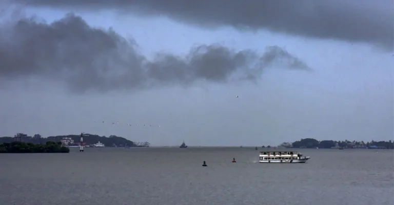 Red Alert for Kerala: Heavy Rains, Strong Winds Expected