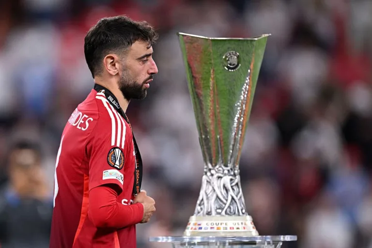 Should Man Utd Cash In On Bruno Fernandes For a Massive £100m?