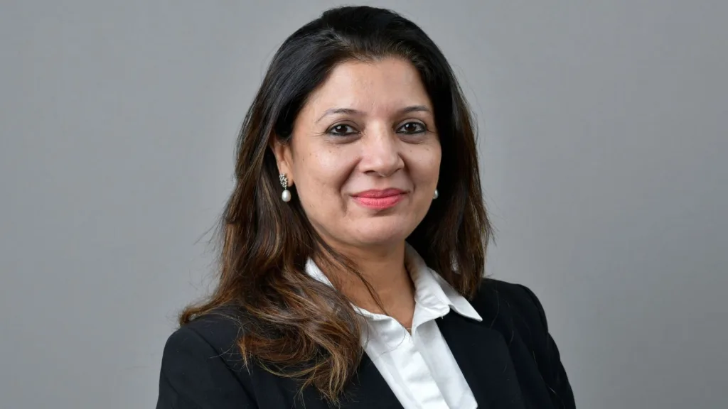 Stock Market Volatility: Expert Recommends 3 Stocks to Buy Now