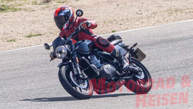 Triumph Scrambler T4 Spied Testing: A Budget-Friendly Scrambler on the Horizon?