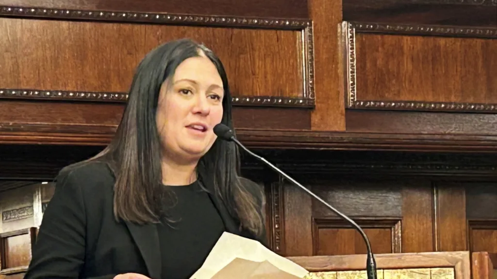 कोहिनूर के बारे में बातचीत, UK और India के बीच सांस्कृतिक कलाकृतियों का समझौता!