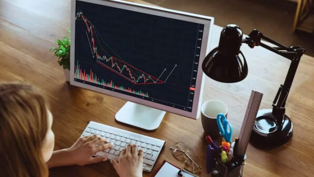 Rupee Edges Higher on Foreign Bank Dollar Sales as Asia FX Holds Steady